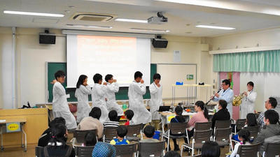 公益社団法人日本化学会 新着情報 開催報告 C Mon Baby さあ理科 化学マジックの世界へ一飛び 愛知県