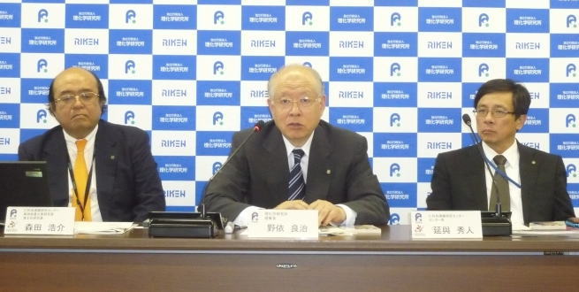記者会見写真